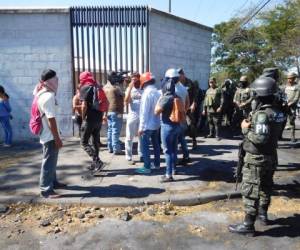 Las acciones de prevención de violencia e inseguridad terminaron en un enfrentamiento entre militares y manifestantes.