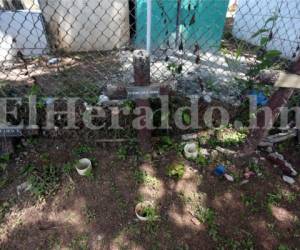 Al extremo izquierdo del lote, es decir al lado de su tía será sepultada Gladys Lanza en el cementerio de la aldea de Suyapa, foto: Alex Pérez/El Heraldo.