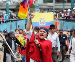 Manifestantes indígenas contra el gobierno gritan consignas contra el presidente Lenín Moreno y sus políticas económicas durante una huelga nacional en Quito, Ecuador, el miércoles. Foto: AP.