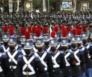 La mandataria otorgó reconocimientos y condecoraciones.