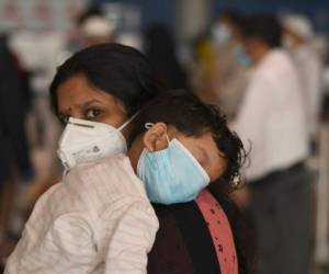 En el mundo siguen creciendo las cifras de fallecidos por el letal virus. Foto AFP