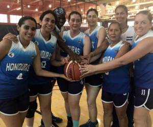 Indira siguió jugando baloncesto en Estados Unidos representando al país en diferentes competencias.
