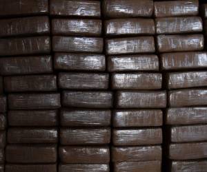 El velero transportaba unas 2,7 toneladas de cocaína ocultas en bolsas de deporte, según Europol.