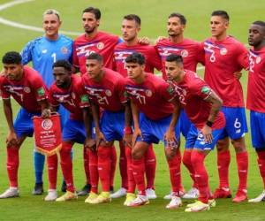 La selección de Costa Rica posa antes del partido de la eliminatoria mundialista ante El Salvador, el domingo 10 de octubre de 2021, en San José. Foto:AP