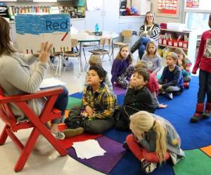 En todo el país, cada vez más escuelas incorporan a sus enseñanzas temas sobre la igualdad de género en la educación primaria, cuando comienzan las materias más importantes.