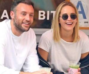 La revista People reportó en junio que Lawrence estaba saliendo con Maroney, quien es director de una galería de arte en Nueva York.