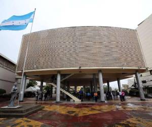 El documento advierte que, en caso de incumplimiento, se ejecutarán las acciones administrativas necesarias para garantizar el acatamiento de la instrucción.