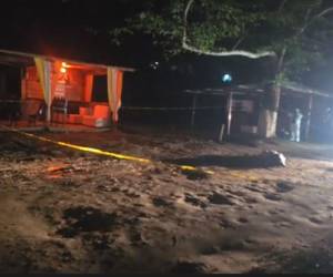 Según informes de medios locales, vecinos relataron haber escuchado varias detonaciones alrededor de las 2:30 de la madrugada y de inmediato alertaron a las autoridades.