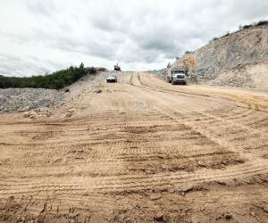La construcción del libramiento al sur incorpora pavimento hidráulico y ampliación futura hasta seis carriles vehiculares.