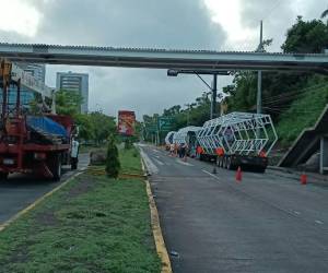 Alrededor de 421,961 personas se beneficiarán con el puente peatonal del CCG, cuya construcción registra un avance del 67.83% y continúa con los trabajos de montaje.