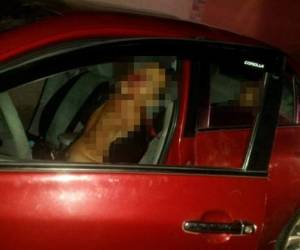 Los cuerpos sin vida de los dos hermanos quedaron dentro del automóvil.