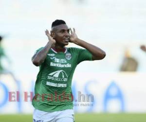 Yerson Gutiérrez celebra el tercer tanto de Marathón. Los Verdolagas ganaron 3-1 a Real España este sábado en el estadio Olímpico de San Pedro Sula. Foto: Joseph Amaya