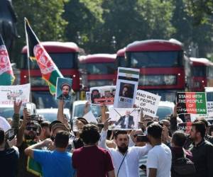 A pesar de las palabras tranquilizadoras de los nuevos dueños de Afganistán, comprometiéndose a ser más inclusivos y tolerantes, muchos en la capital temen un retorno al régimen ultrarrigorista impuesto entre 1996 y 2001 por el movimiento islamista radical. Foto: AFP