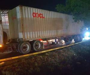 De acuerdo con los informes preliminares, el sexagenario fue arrollado por el pesado automotor cuando estaba cruzando la calle.