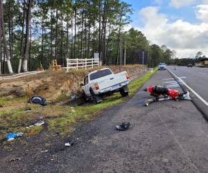 El cuerpo del motociclista quedó tirado a un lado de la carretera, a unos tres kilómetros del peaje de Zambrano.
