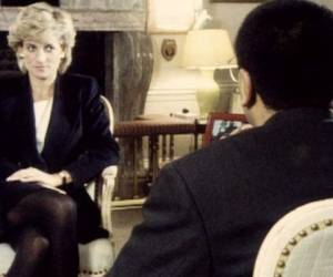 Según el exnovio de Diana después de realizar la entrevista la mamá de William y Harry se hizo paranoica.