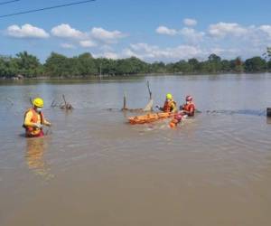 El Cuerpo de Bomberos de Honduras rescató el cadáver de la zona donde estaba atrapado.