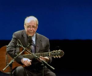 El perfeccionismo de Joao Gilberto, quien falleció este sábado a los 88 años, rayaba en obsesión neurótica. Su lado excéntrico y su fobia social -vivió recluido durante años- eran tan conocidos como su talento. Foto: Agencia AFP.