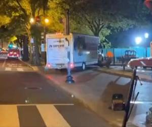 El accidente se produjo poco antes de las 22H00 (02H00 GMT) en la parte norte de Lafayette Square, a unos cientos de metros de la <b>Casa</b> <b>Blanca</b>, en una zona en la que hay varios hoteles de lujo.