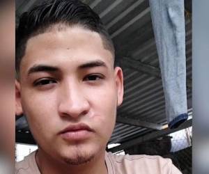 La escena del crimen fue acordonada mientras personal de investigación realizaba las primeras indagaciones.