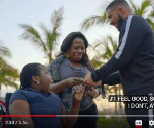Algunos recibían fajos de dinero en efectivo, otros autos, a otro grupo de personas los llevó de compras y más. Drake definitivamente se lució en su último videoclip, que ya es viral en YouTube.