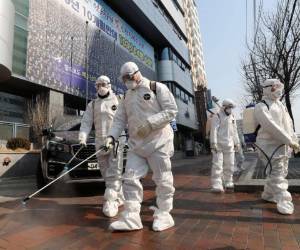 Las acciones de prevención continúan en varias zonas de Asia. Foto: AFP.