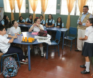 Los alumnos mientras compartían un momento agradable y a la vez aprendían sobre el cuidado del ambiente. Foto: David Romero / EL HERALDO.