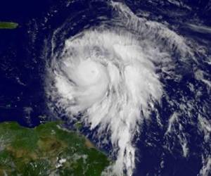 María se fortaleció como 'importante' huracán de categoría 3 el lunes, y se dirige hacia las islas del Caribe que todavía se están recuperando de la devastadora tormenta Irma, informaron meteorólogos en Estados Unidos. Foto: AP.