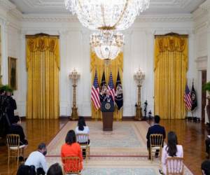 El presidente Joe Biden hace declaraciones en conferencia de prensa en la Sala Este de la Casa Blanca en Washington, el jueves 25 de marzo de 2021. (AP Foto/Evan Vucci).