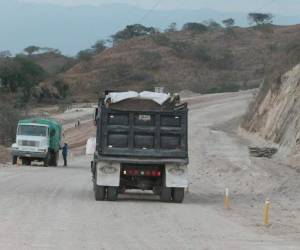 Los conductores de la carretera CA-5 se quejan constantemente de pagar peaje pese a que en el kilómetro 67 hay un tramo afectado.