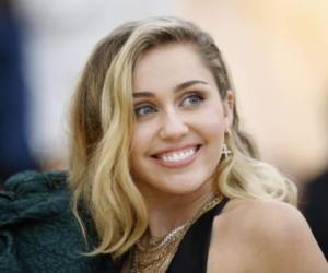 La interprete musical Miley Cyrus en una entrega de premios. (Foto: InStyle)