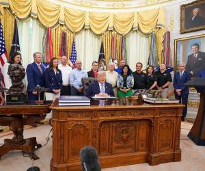 Trump espera decisión clave sobre ciudadanía por nacimiento.