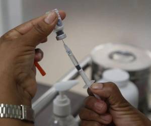 Las autoridades retiraron de los establecimientos de salud los lotes de la vacuna hexavalente que terminan en 013 y 014 que están asociados a la muerte de las menores.