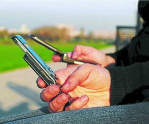 En el apartado de cuánto costó el celular, la investigación detalla que el 37% de los padres y madres.