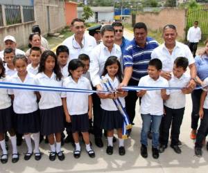 Autoridades y vecinos de la zona inauguraron el proyecto.