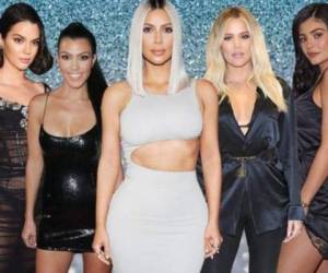 Kim, Khloé y Kourtney Kardashian, así como Kylie y Kendall Jenner se vistieron de ángeles de la famosa marca. (Foto: Internet)