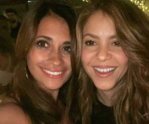 Antonela Roccuzzo junto a Shakira posando muy felices, ¿amigas?