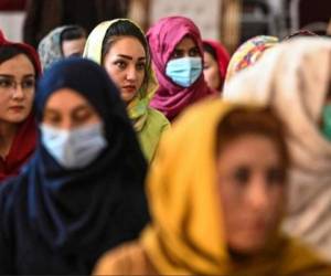 Durante 1996 y 2001, los talibanes en el gobierno impusieron una visión ultraortodoxa de la ley islámica que impedía a las mujeres estudiar o trabajar. Foto: AFP