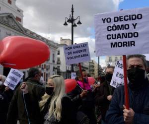 La ley española autoriza la eutanasia (el personal médico administra la sustancia mortal) y el suicidio asistido (la persona se encarga de tomar la dosis prescrita). FOTO: AFP