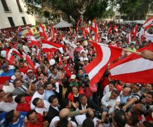 Los liberales anuncian que 'juzgarán' a sus diputados por incumplir la línea del partido.