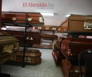 Si las proyecciones aciertan abril sería el mes con más muertes por sospechas de Covid en lo que va del 2021. Foto: EL HERALDO