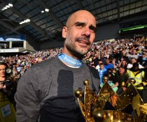 Guardiola ganó el pasado domingo su segunda Premier League consecutiva, después de una dura lucha con el Liverpool de Klopp hasta el último partido. Foto:AFP
