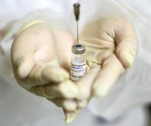 La vacuna Sputnik V dio la semana pasada un paso clave para su implantación en la UE con el inicio de su revisión por parte de la EMA, con sede en Ámsterdam. FOTO: AFP