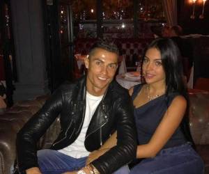 La pareja tiene sus cenas románticas, esta es una prueba de ello.