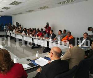 Los universitarios y autoridades de la UNAH llegaron temprano a las instalaciones del Palacio Universitario de los Deportes en Tegucigalpa.