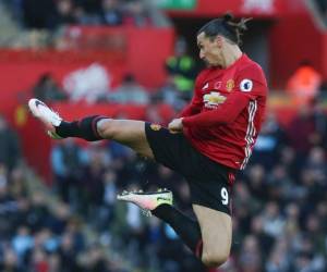 Zlatan Ibrahimovic para Mánchester United contra Swansea, en 2016, marcó el gol 25,000 de la Premier League.