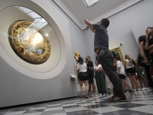 En Italia, los amantes del arte disfrutan de “museos vacíos” por el distanciamiento; en París, la reapertura parcial fue acogida con entusiasmo. España también dio pasos hacia la nueva normalidad.