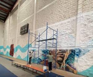 En la Villa Olímpica José Simón Azcona Hoyo realizan una serie de trabajos de mantenimiento, entre ellos renovación de pintura en distintas áreas del complejo y reparaciones en sus instalaciones deportivas.
