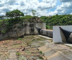 En apenas 24 horas, la represa que abastece de agua potable a distintos sectores del Distrito Central, dejó de estar en su nivel máximo y registró una reducción de 0.84 puntos porcentuales, aunque el embalse continúa cerca de su capacidad ideal. Así se encuentra la represa Los Laureles este 22 de octubre.