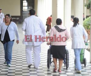 Esta propuesta será presentada hoy en horas de la tarde cuando los representantes del gremio médico se reúnan una vez más con las autoridades del gobierno. (Foto: Mario Urrutia / EL HERALDO)